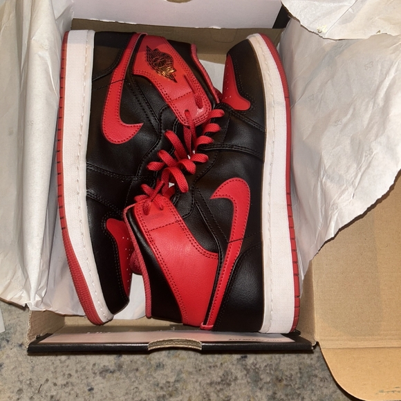 Air Jordan 1 Mid Fire - Alternate Bred - Picture 4 of 4